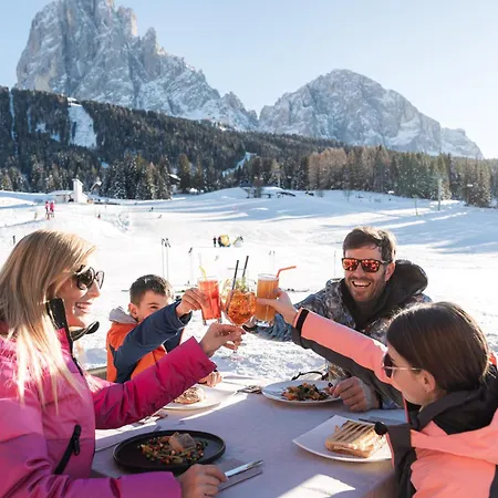 酒店 Monte Pana Dolomites 4*